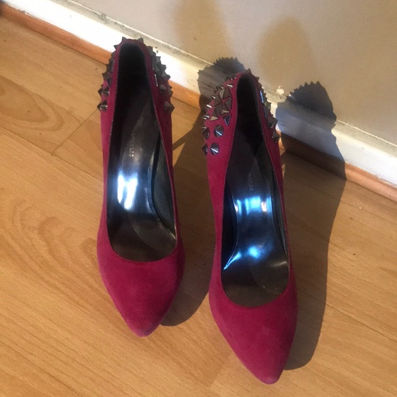 Rock and Republic Fuschia suede spike pumps - Picture 3 of 3